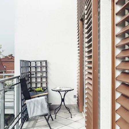 Empire By Renters Apartment